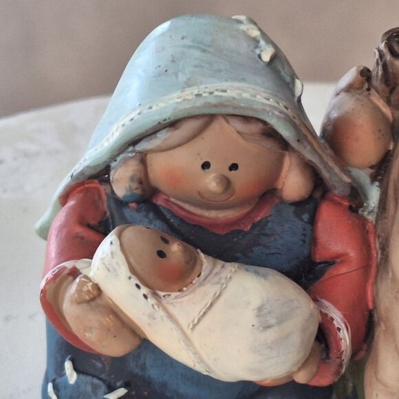 TII COLLECTIONS RESIN NATIVITY HOLY FAMILY FIGURINE Folksy One Solid Piece 5" - Picture 6 of 12